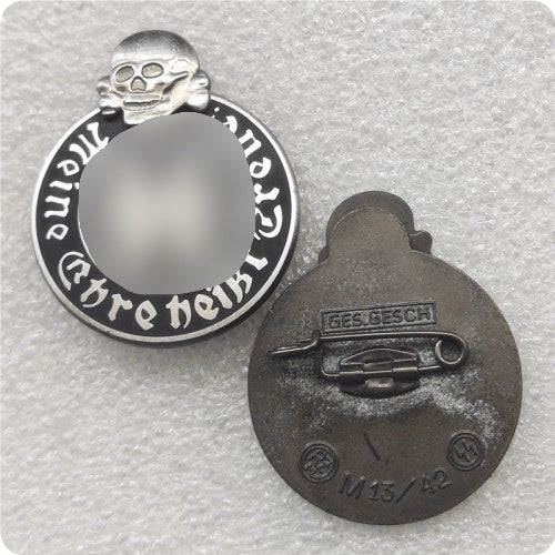 German WW2 Meine Ehre heißt Treue (My honor means loyalty) SS Totenkopf Pin Badge
